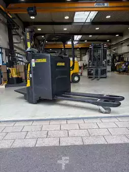 Electric Pallet Trucks 2021  Yale MP20X (1)