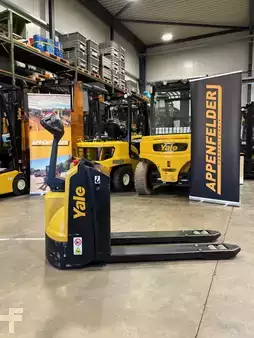 Porta-paletes elétrico 2015  Yale MP20 (2)