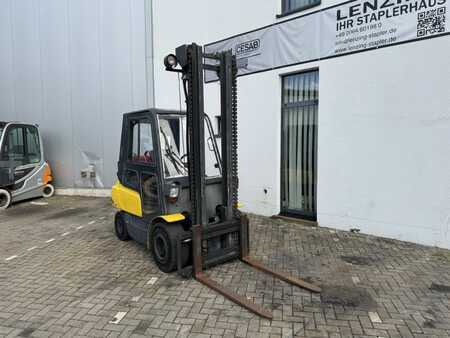 LPG heftrucks 2003  OM XG30 (2)