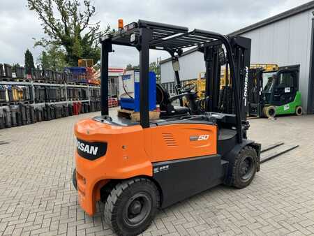 Chariots électriques à 4 roues 2024  Doosan B50XC-7 (3)