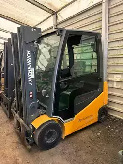 Eléctrica de 4 ruedas 2013  Jungheinrich EFG 425ks (1)