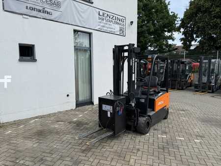 Elektryczne 4-kołowe 2020  Doosan B20X-7 (2)