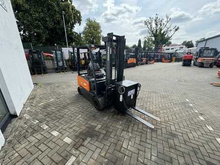 Elektryczne 4-kołowe 2020  Doosan B20X-7 (5)