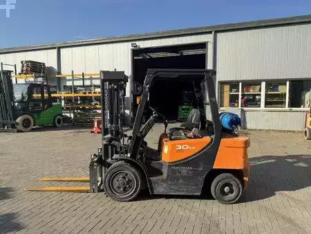 Treibgasstapler  Doosan G30GP (1)