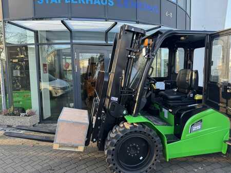 Geländestapler 2025  Noblelift FE2RT25NEU (4)