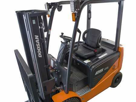 Elektro 4 Rad 2022  Doosan B25 NS (2)