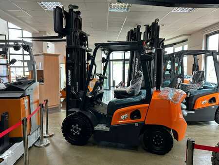 Dieseltrukki 2024  Doosan D35 NXP (1)