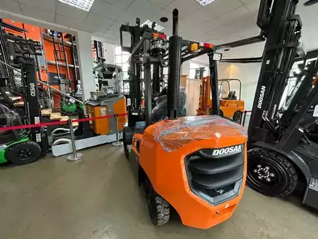 Carretilla elevadora diésel 2024  Doosan D35 NXP (4)