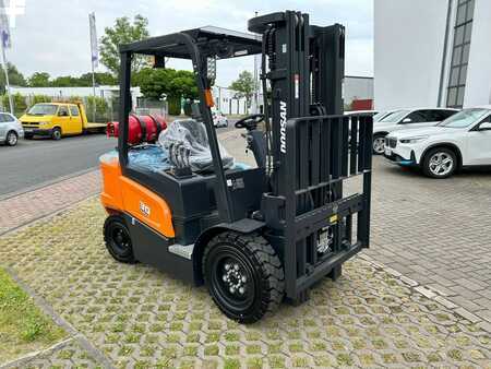 Chariots élévateurs GPL 2025  Doosan G30 NXP (1)