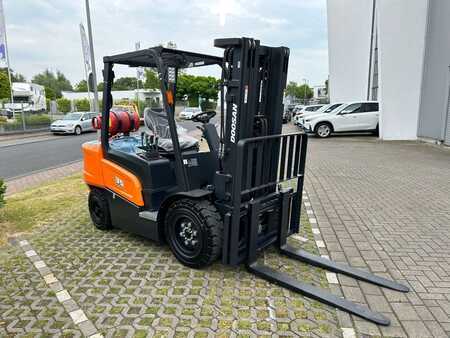 LPG VZV 2024  Doosan G35 NXP (1)