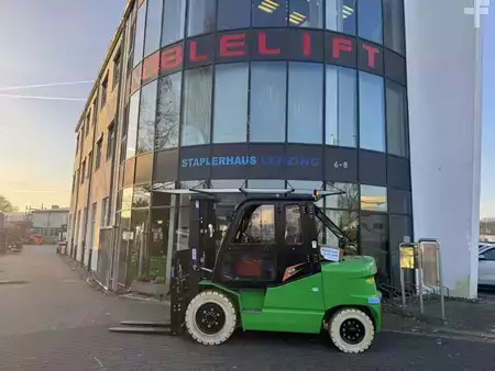 Electric - 4 wheels 2025  Noblelift CPD55A (1)