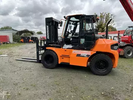 Carretilla elevadora diésel 2023  Doosan D90S-9 (2)