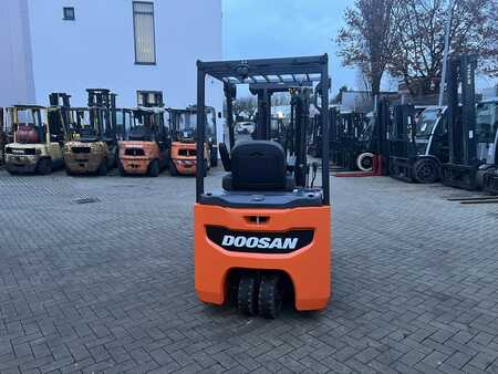 Chariot 3 roues électrique 2018  Doosan B15T-7 (3)