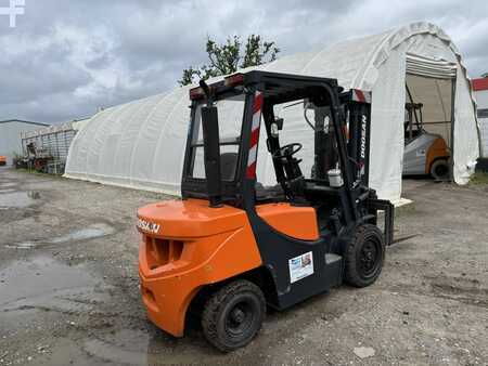 Empilhador diesel 2020  Doosan D30GP (2)