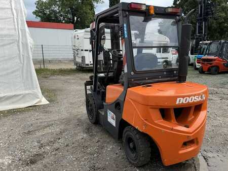 Empilhador diesel 2020  Doosan D30GP (4)