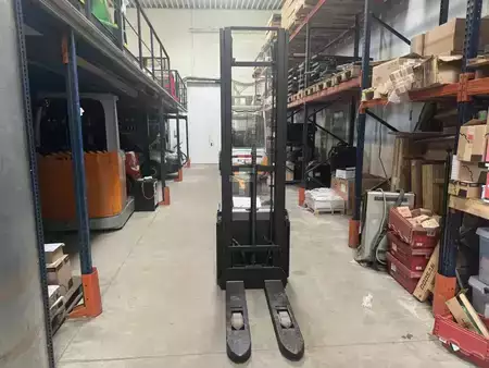 Hochhubwagen 2023  Cesab S212 (2)