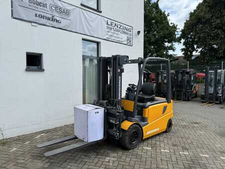 Elektro 4 Rad 2002  Jungheinrich EFG Vac 30 (2)