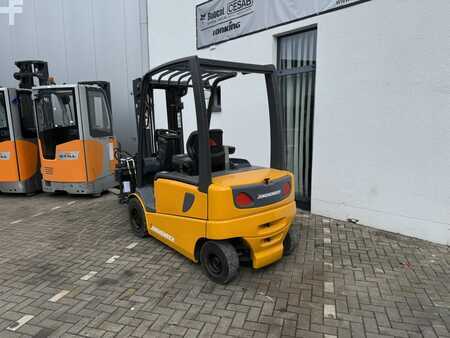 Elektro 4 Rad 2002  Jungheinrich EFG Vac 30 (3)