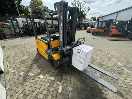 Elektro 4 Rad 2002  Jungheinrich EFG Vac 30 (8)
