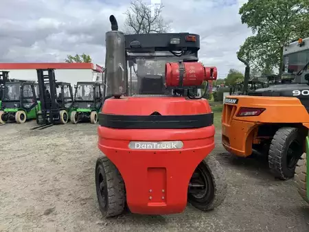 Empilhador a gás 2005  Dan Truck 9870GD (5)