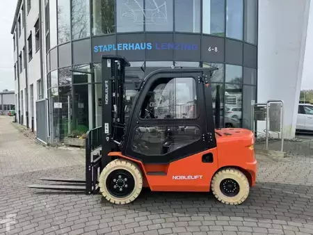 Dieseltruck 2025  Noblelift CPCD30 (2)