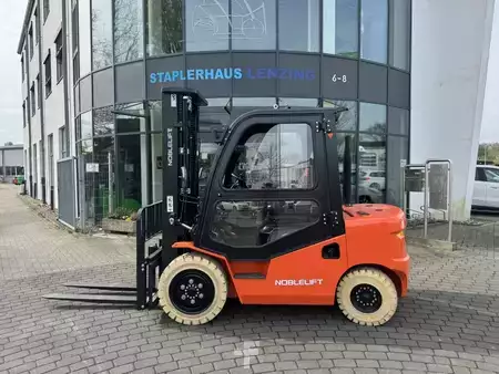 Diesel heftrucks 2025  Noblelift CPCD30 (2)