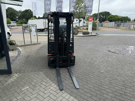 Chariots électriques à 3 roues 2015  Doosan B15T-5 (2)