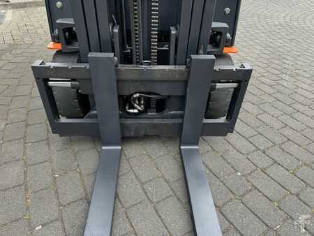 Chariots électriques à 3 roues 2015  Doosan B15T-5 (3)