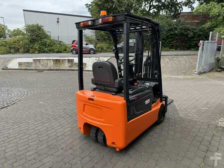 Chariots électriques à 3 roues 2015  Doosan B15T-5 (5)