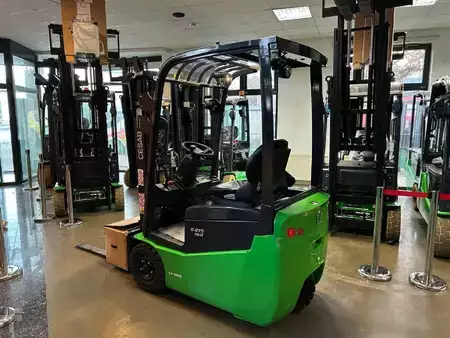 Eléctrica de 3 ruedas 2025  Cesab B215 II Li-Ion (3)