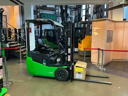 Eléctrica de 3 ruedas 2025  Cesab B215 II Li-Ion (4)