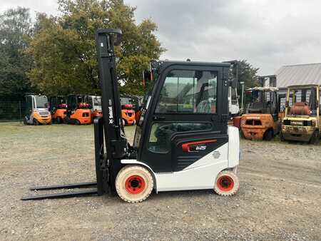 Elektryczne 4-kołowe 2025  Bobcat B25NS (2)
