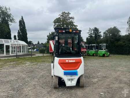Elektryczne 4-kołowe 2025  Bobcat B25NS (4)