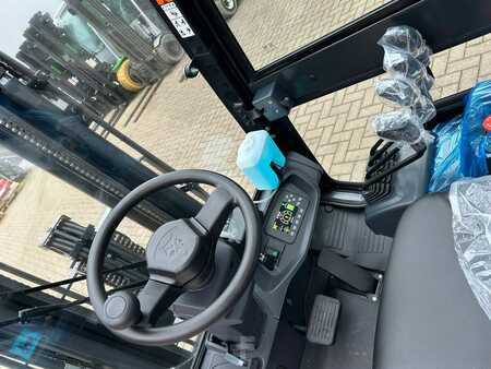 Elektryczne 4-kołowe 2025  Bobcat B25NS (8)