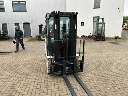 Carrelli elettrici 4 ruote 2025  Bobcat B25NS (6)