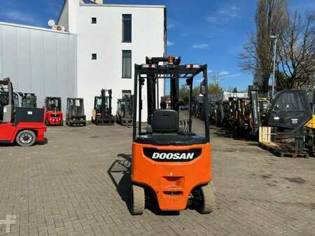 Eléctrico - 4 rodas 2018  Doosan B30X-7 (6)