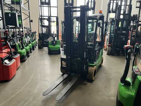 Chariots électriques à 4 roues 2025  Cesab B420 II (3)