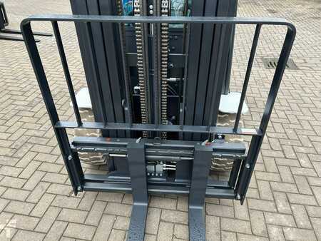 Carrelli elettrici 4 ruote 2025  Bobcat B25NS (9)