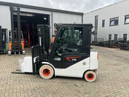 Carrelli elettrici 4 ruote 2025  Bobcat B35NS (2)