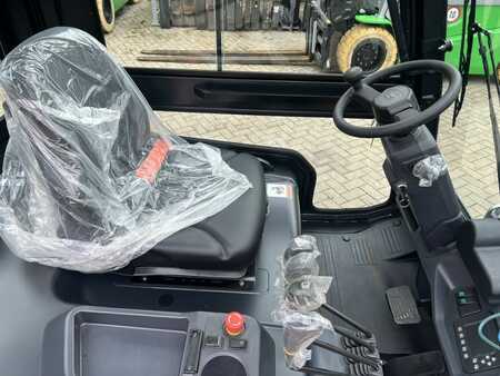 Carrelli elettrici 4 ruote 2025  Bobcat B35NS (8)