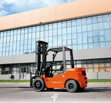 Elektro čtyřkolový VZV 2025  Noblelift CPD25-A (1)