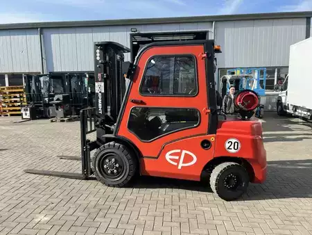 Empilhador a gás 2022  EP Equipment CPQD30T8 (2)