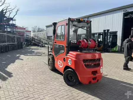 Empilhador a gás 2022  EP Equipment CPQD30T8 (3)