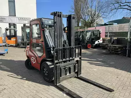 Empilhador a gás 2022  EP Equipment CPQD30T8 (7)