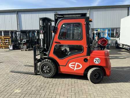 Gázüzemű targoncák 2022  EP Equipment CPQD30T8 (2)