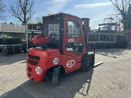 Gázüzemű targoncák 2022  EP Equipment CPQD30T8 (5)
