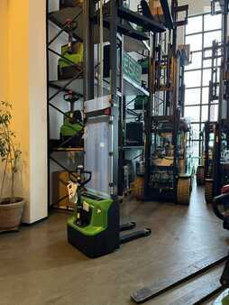 459_CesabS010i02A-2.jpg?v=1767991381