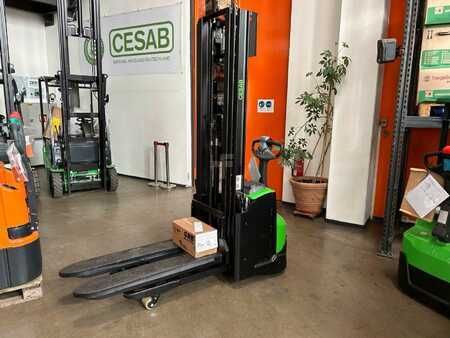 Wózek wysokiego podnoszenia 2025  Cesab S214L (1)