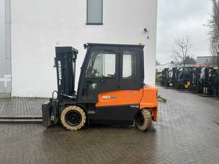 4-wiel elektrische heftrucks 2023  Doosan B50XC-7 (2)
