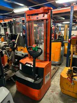 Pallet Stackers 2011  Doosan LEDS (1)
